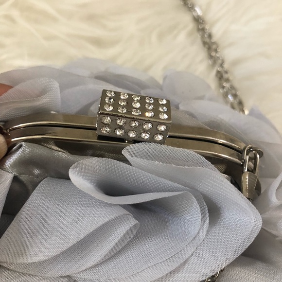 RUFFLE CLUTCH - Picture 3 of 8